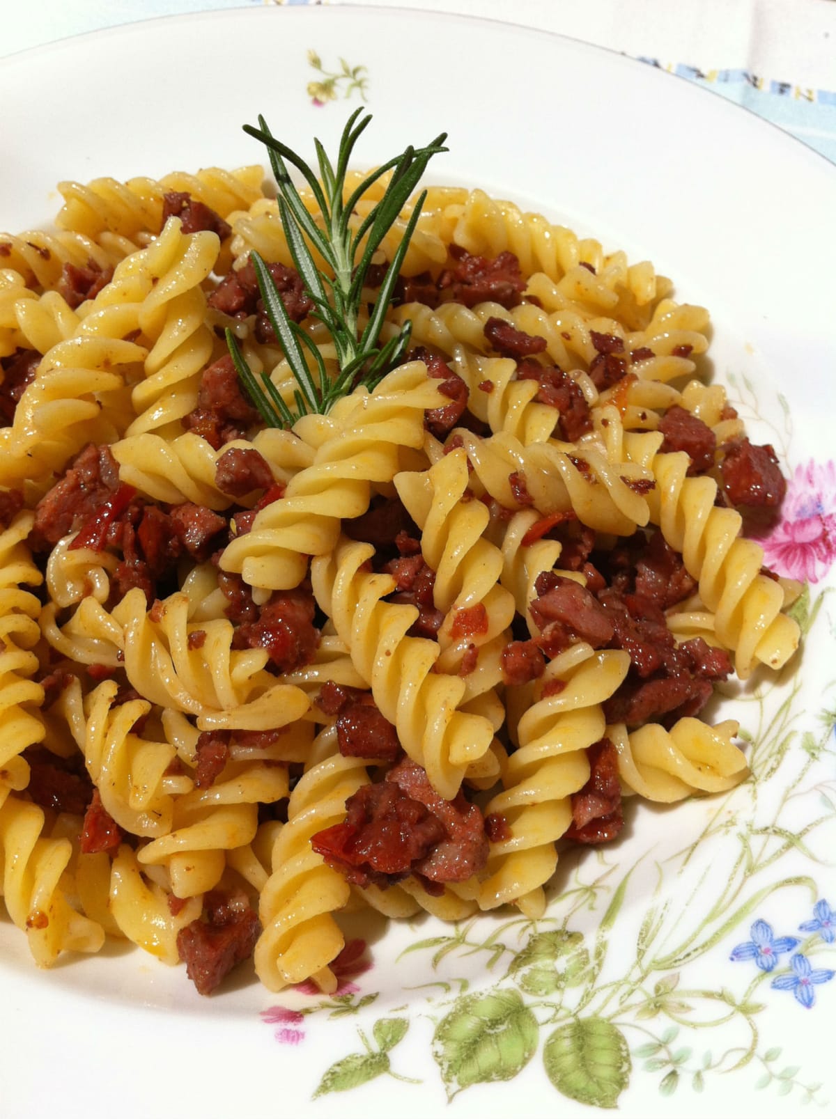 Cavatappi con salsiccia piccante