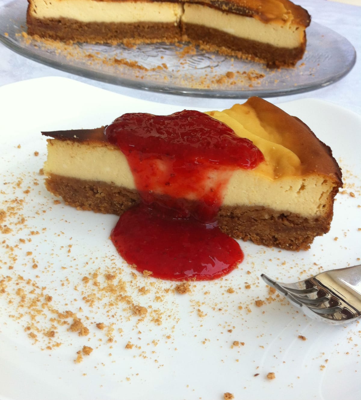 Cheesecake con salsa di fragole e cointreau
