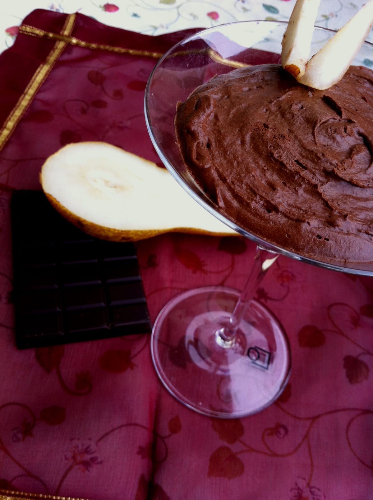 Mousse di cioccolato con pere caramellate al rhum