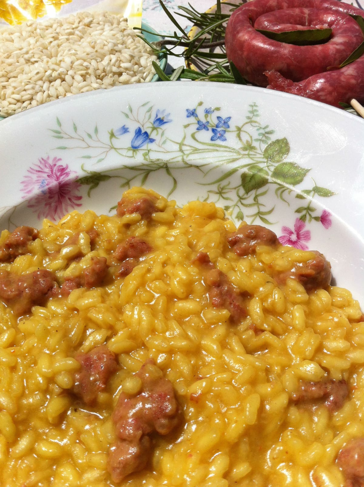 Risotto con zafferano e salsiccia