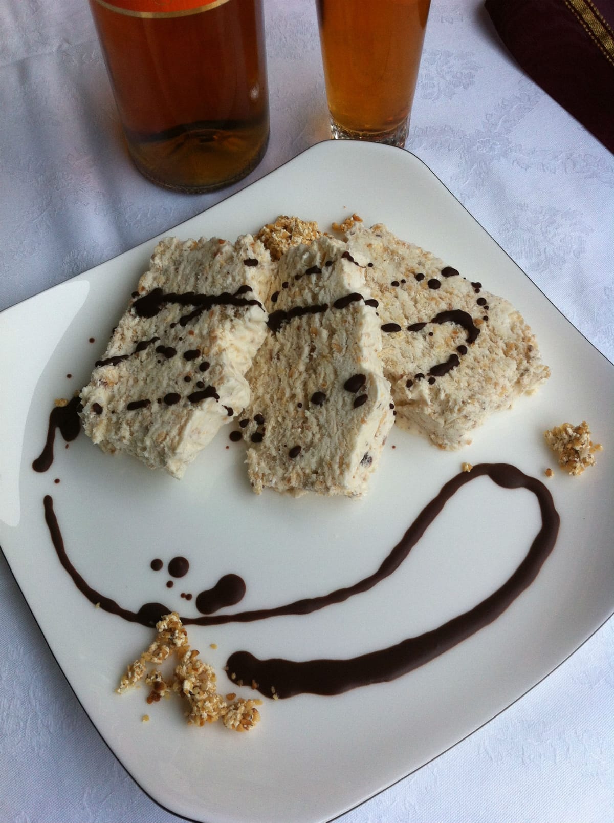 Semifreddo al torroncino con crema al cioccolato