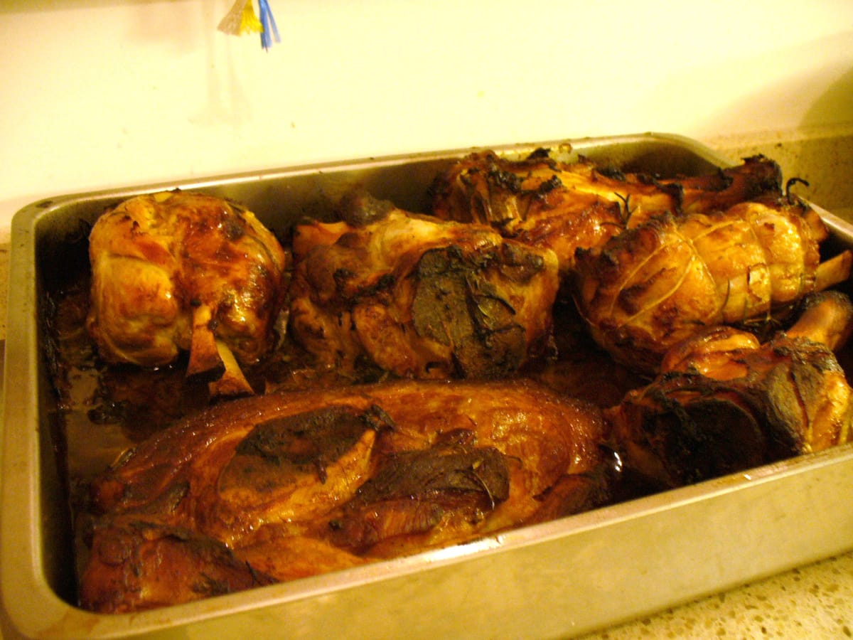 Stinchi alla birra cotti nel forno a legna