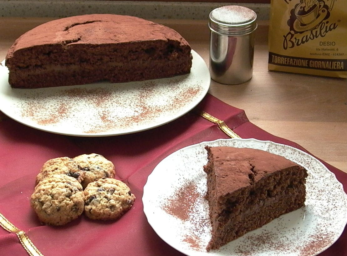 Torta al cioccolato con ripieno di crema al caffè