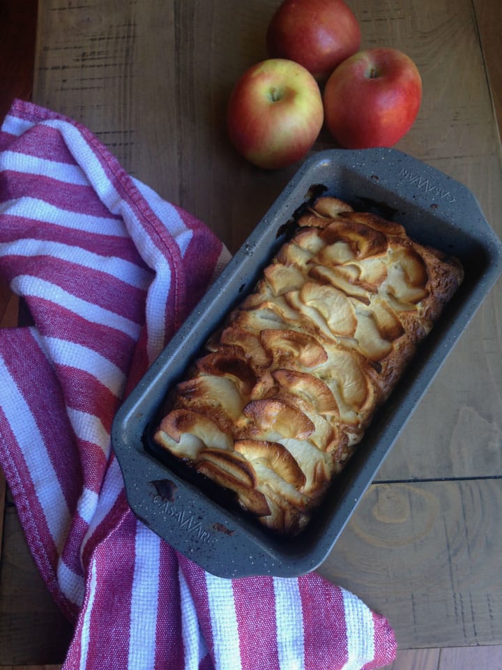 Soft apple cake